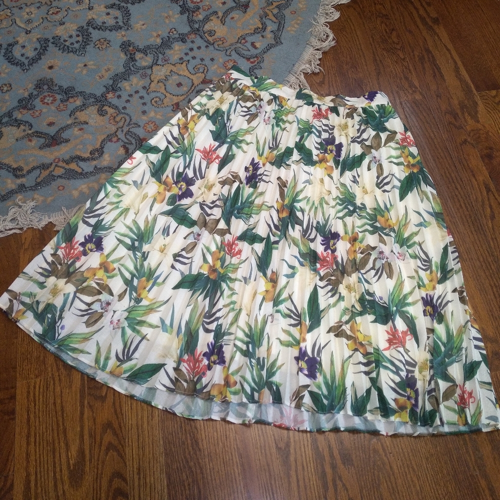 Gianni Bini Tropical Floral Pleated Skirt